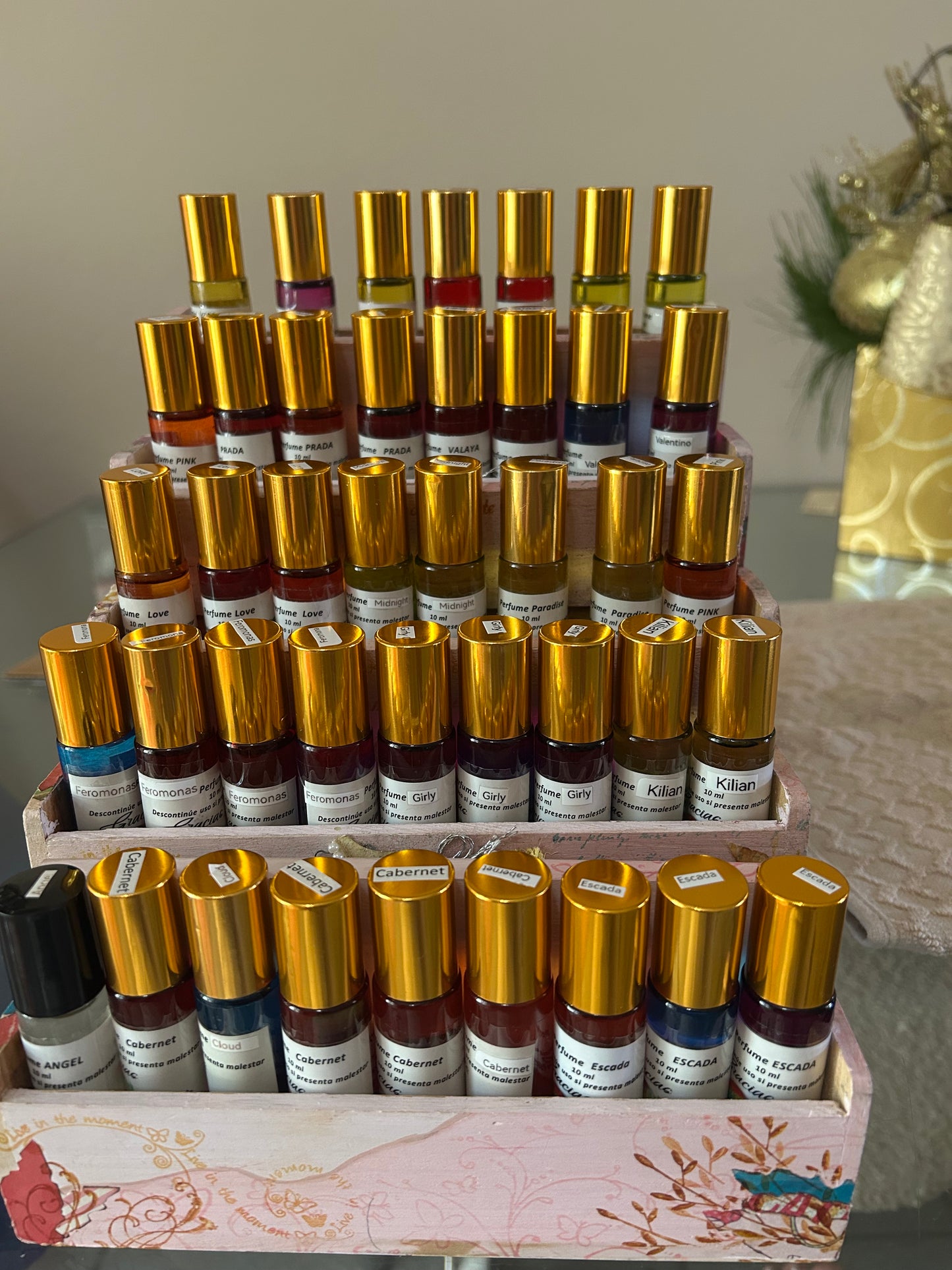 Perfumes en Aceite Unidad( Uno) Envase en cristal( color envase puede cambiar) Roll on - 10 ml