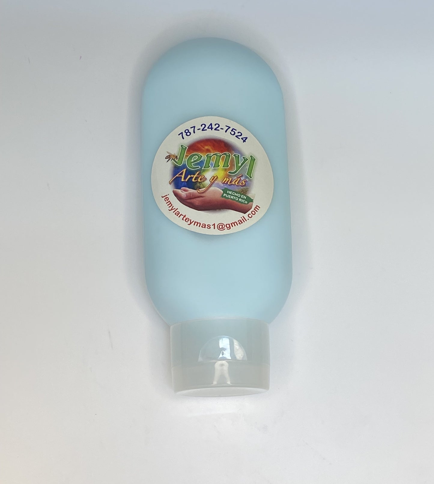 La locion (Body Lotion) para hombres es una exclusiva de Jemyl Arte y Mas. Tiene una combinación cautivadora de notas que evocan la confianza y el encanto natural. Sus notas principales de cítricos con hierbas frescas. Con toques cálidos de madera y ámbar. Crea una experiencia única que refleja fuerza y elegancia.