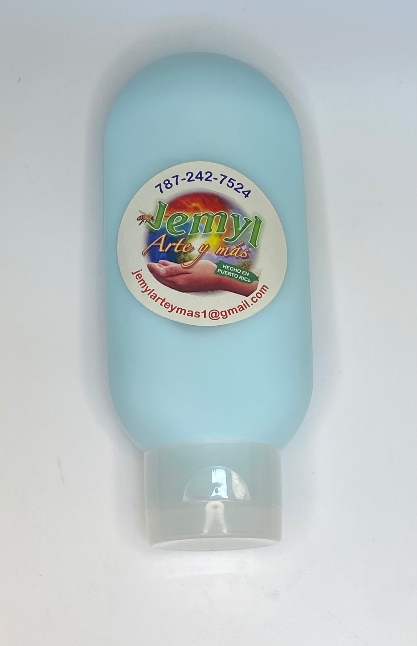 La locion (Body Lotion) para hombres es una exclusiva de Jemyl Arte y Mas. Tiene una combinación cautivadora de notas que evocan la confianza y el encanto natural. Sus notas principales de cítricos con hierbas frescas. Con toques cálidos de madera y ámbar. Crea una experiencia única que refleja fuerza y elegancia.
