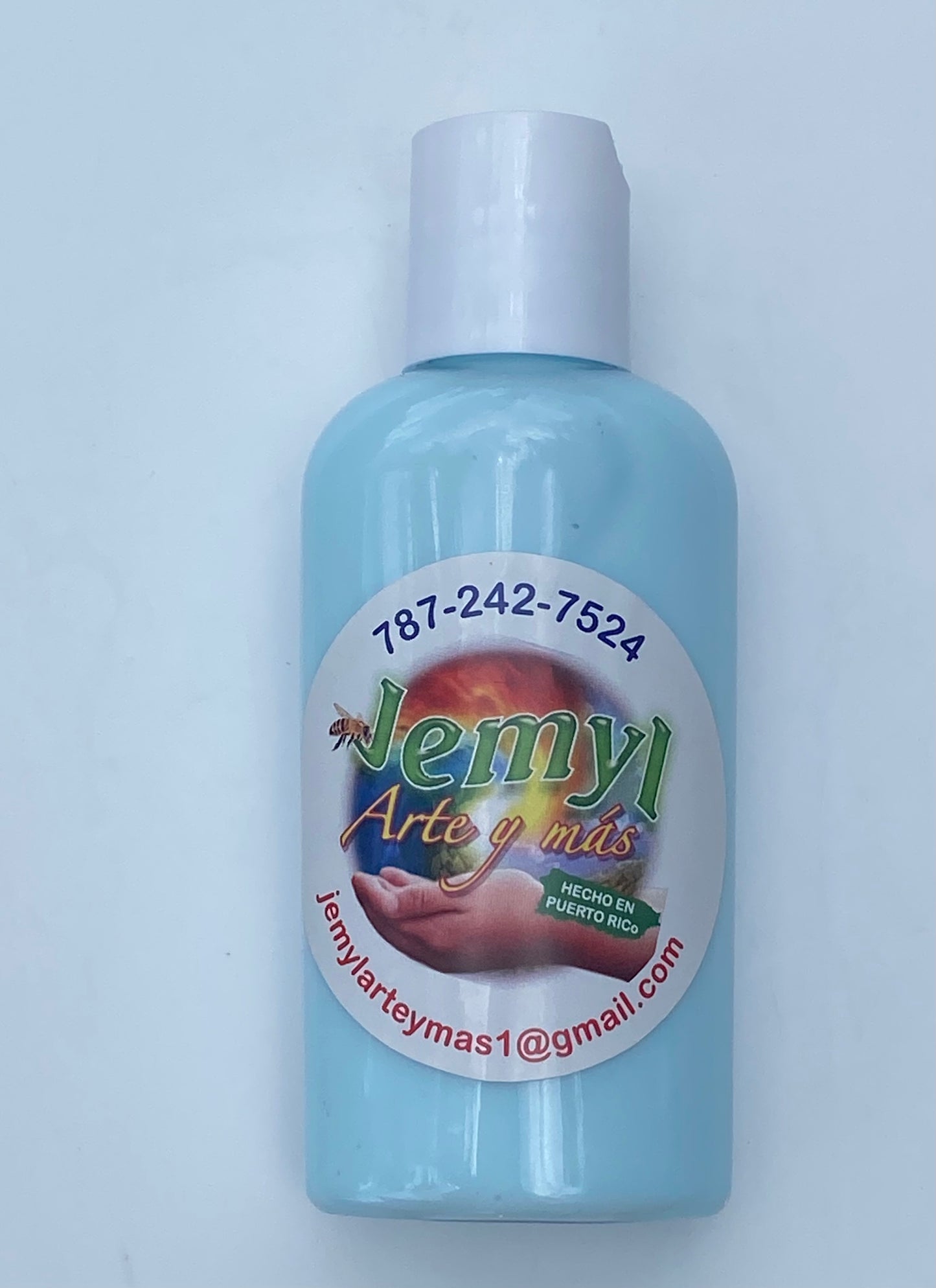 La locion (Body Lotion) para hombres es una exclusiva de Jemyl Arte y Mas. Tiene una combinación cautivadora de notas que evocan la confianza y el encanto natural. Sus notas principales de cítricos con hierbas frescas. Con toques cálidos de madera y ámbar.