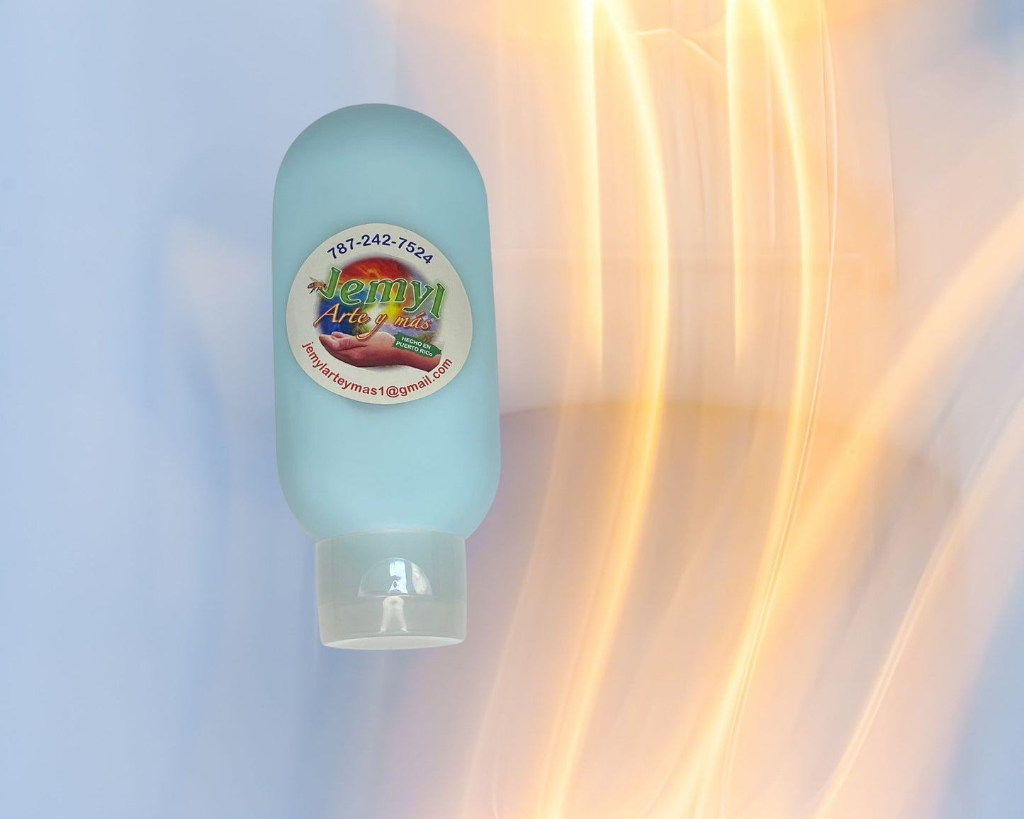 La locion (Body Lotion) para hombres es una exclusiva de Jemyl Arte y Mas. Tiene una combinación cautivadora de notas que evocan la confianza y el encanto natural. Sus notas principales de cítricos con hierbas frescas. Con toques cálidos de madera y ámbar. Crea una experiencia única que refleja fuerza y elegancia.