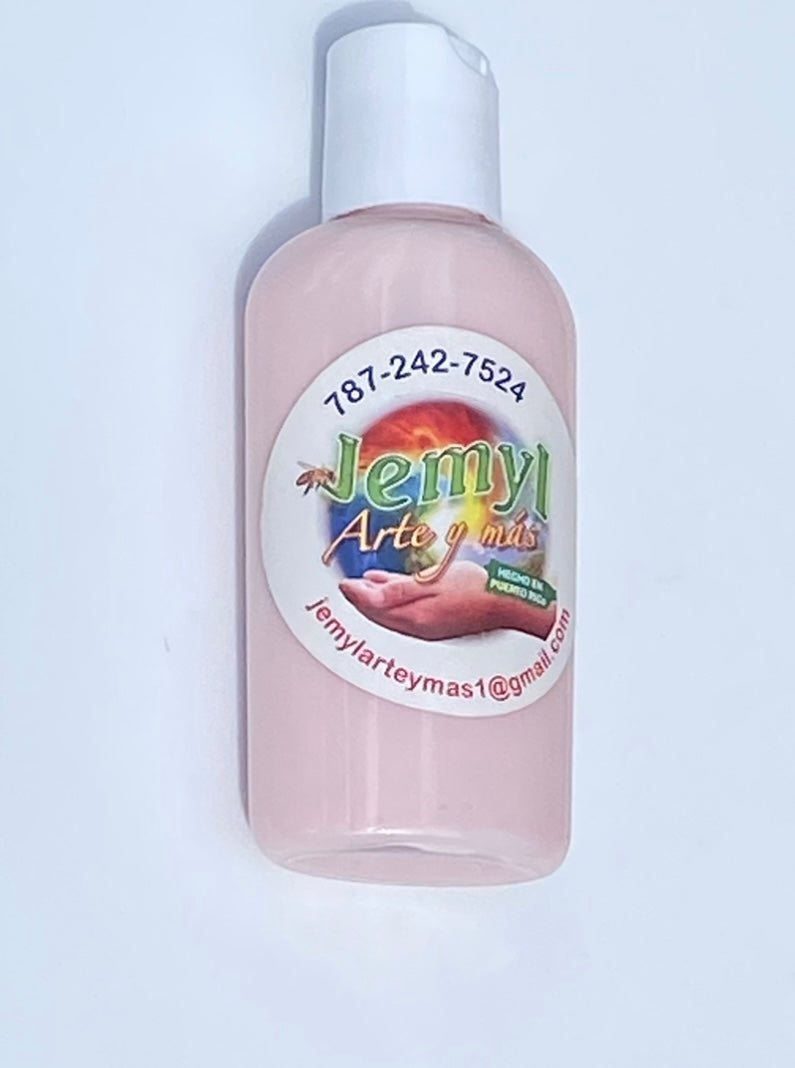Descubre nuestra exquisita loción con la fragancia Pink (Delicia Azucarada). Enriquecida con ingredientes naturales de alta calidad.Descubre nuestra exquisita loción artesanal con la fragancia Pink (Delicia Azucarada). Enriquecida con ingredientes naturales de alta calidad. Esta lujosa loción combina cuidadosamente: